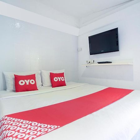 Oyo 1054 Phuket Backpacker Hostel מראה חיצוני תמונה