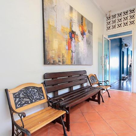 Oyo 1054 Phuket Backpacker Hostel מראה חיצוני תמונה