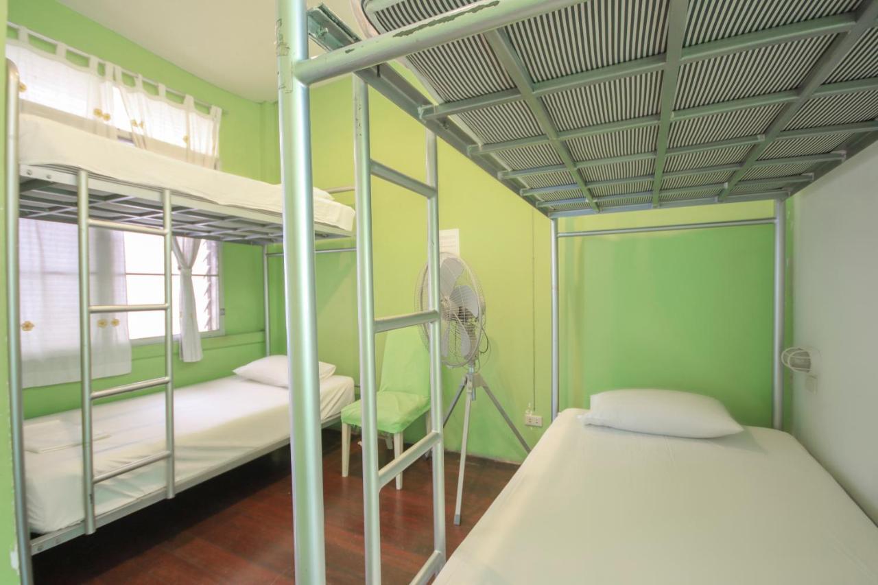 Oyo 1054 Phuket Backpacker Hostel מראה חיצוני תמונה