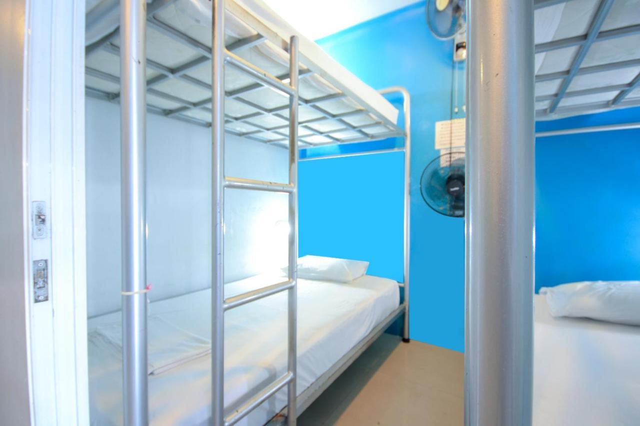 Oyo 1054 Phuket Backpacker Hostel מראה חיצוני תמונה