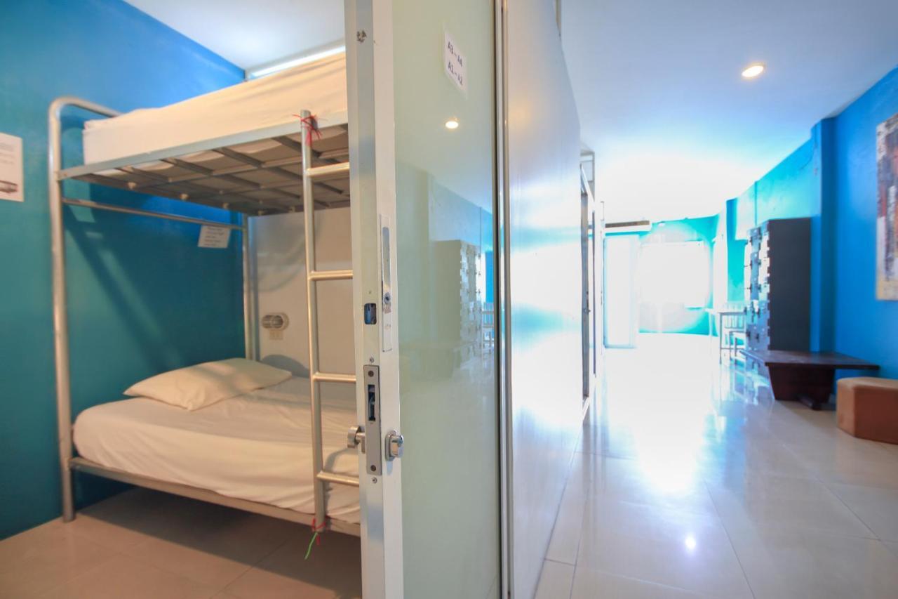 Oyo 1054 Phuket Backpacker Hostel מראה חיצוני תמונה