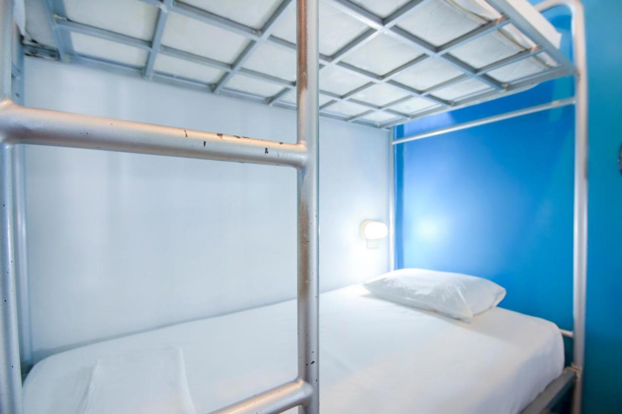 Oyo 1054 Phuket Backpacker Hostel מראה חיצוני תמונה