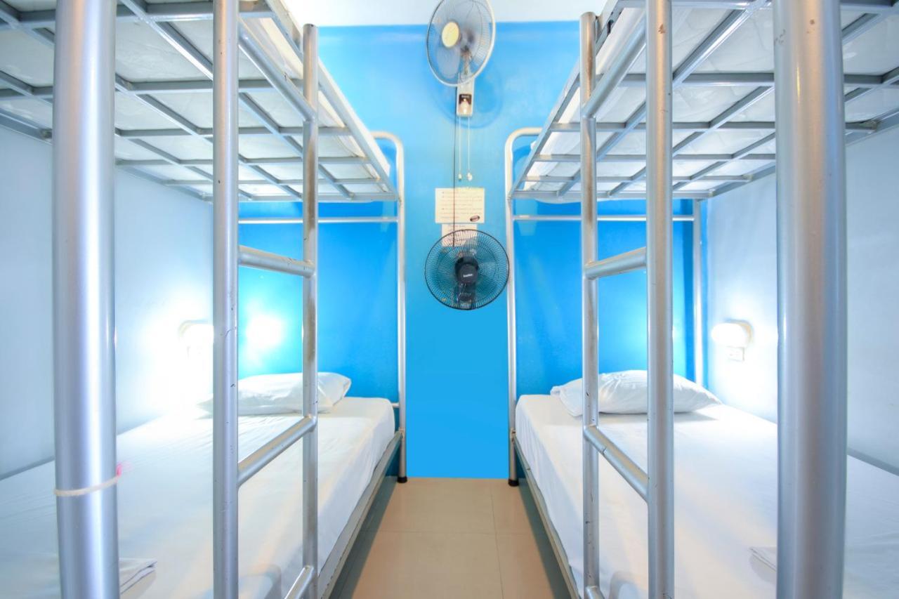Oyo 1054 Phuket Backpacker Hostel מראה חיצוני תמונה