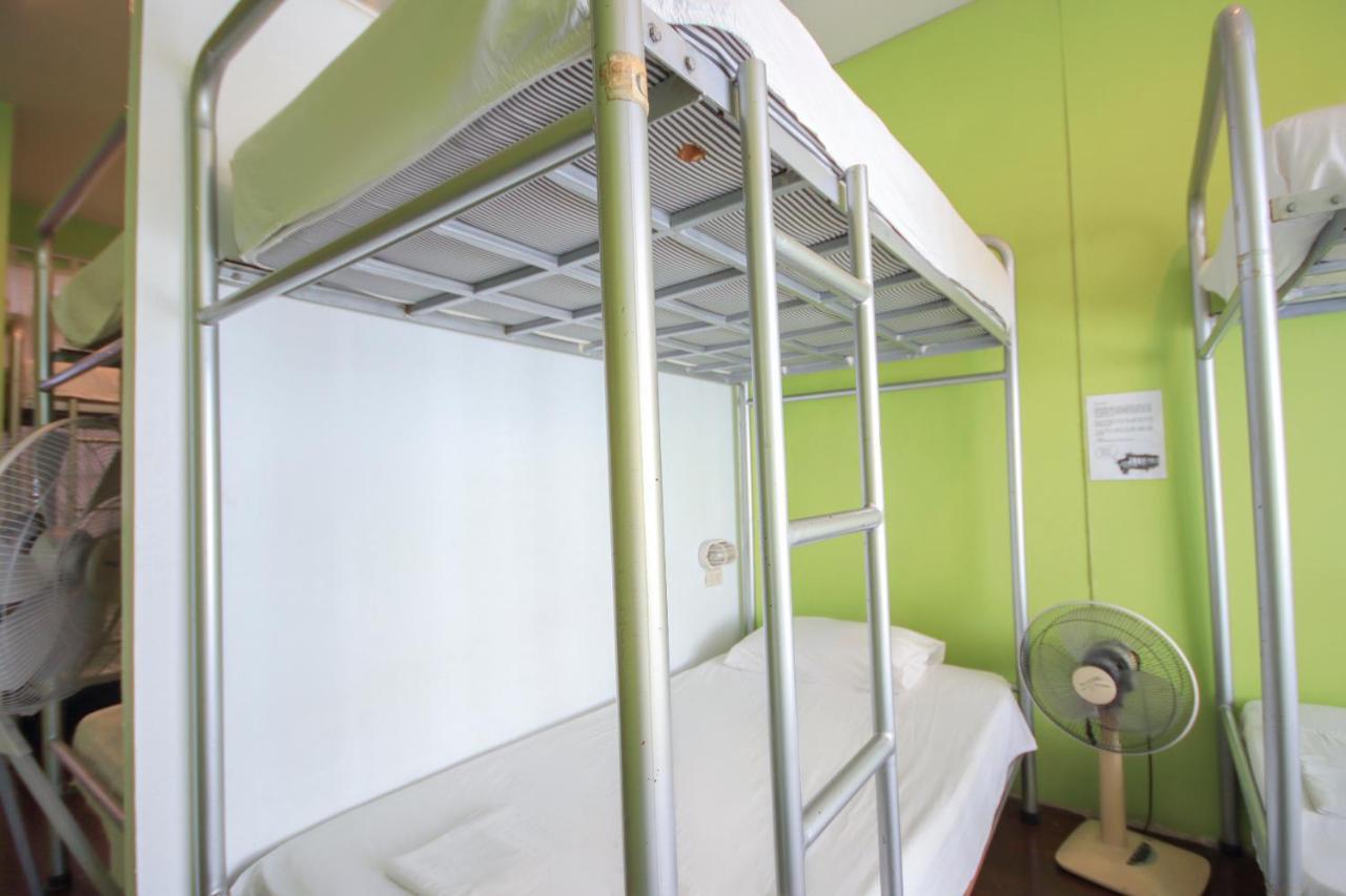 Oyo 1054 Phuket Backpacker Hostel מראה חיצוני תמונה