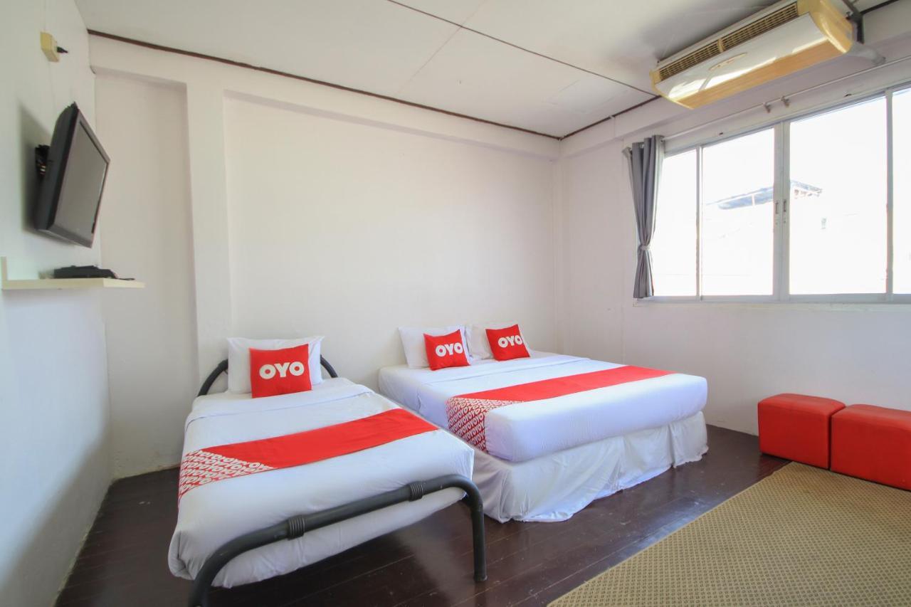 Oyo 1054 Phuket Backpacker Hostel מראה חיצוני תמונה