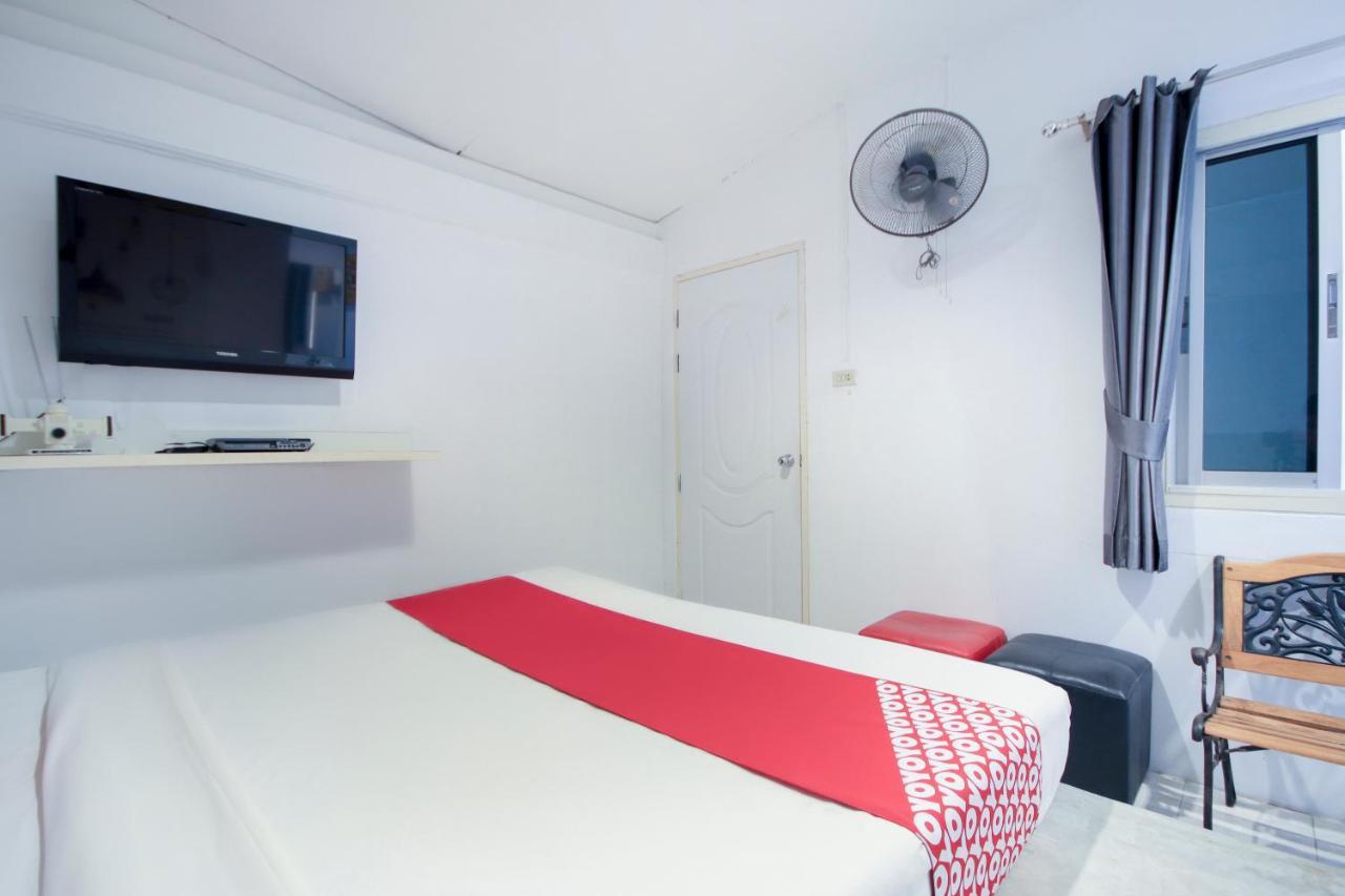 Oyo 1054 Phuket Backpacker Hostel מראה חיצוני תמונה