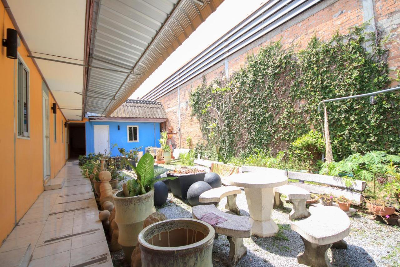 Oyo 1054 Phuket Backpacker Hostel מראה חיצוני תמונה