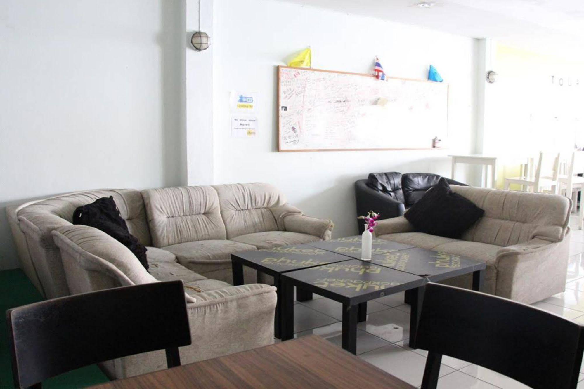 Oyo 1054 Phuket Backpacker Hostel מראה חיצוני תמונה