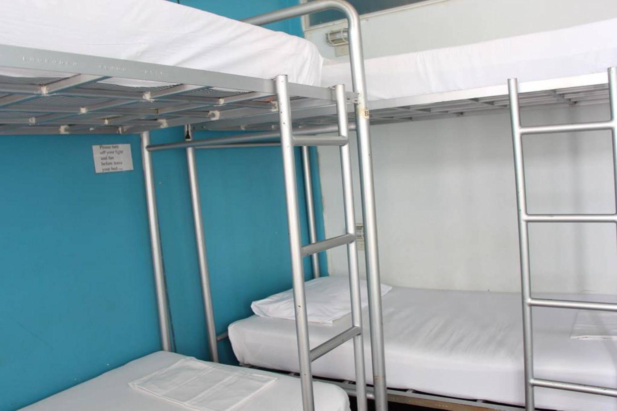 Oyo 1054 Phuket Backpacker Hostel מראה חיצוני תמונה