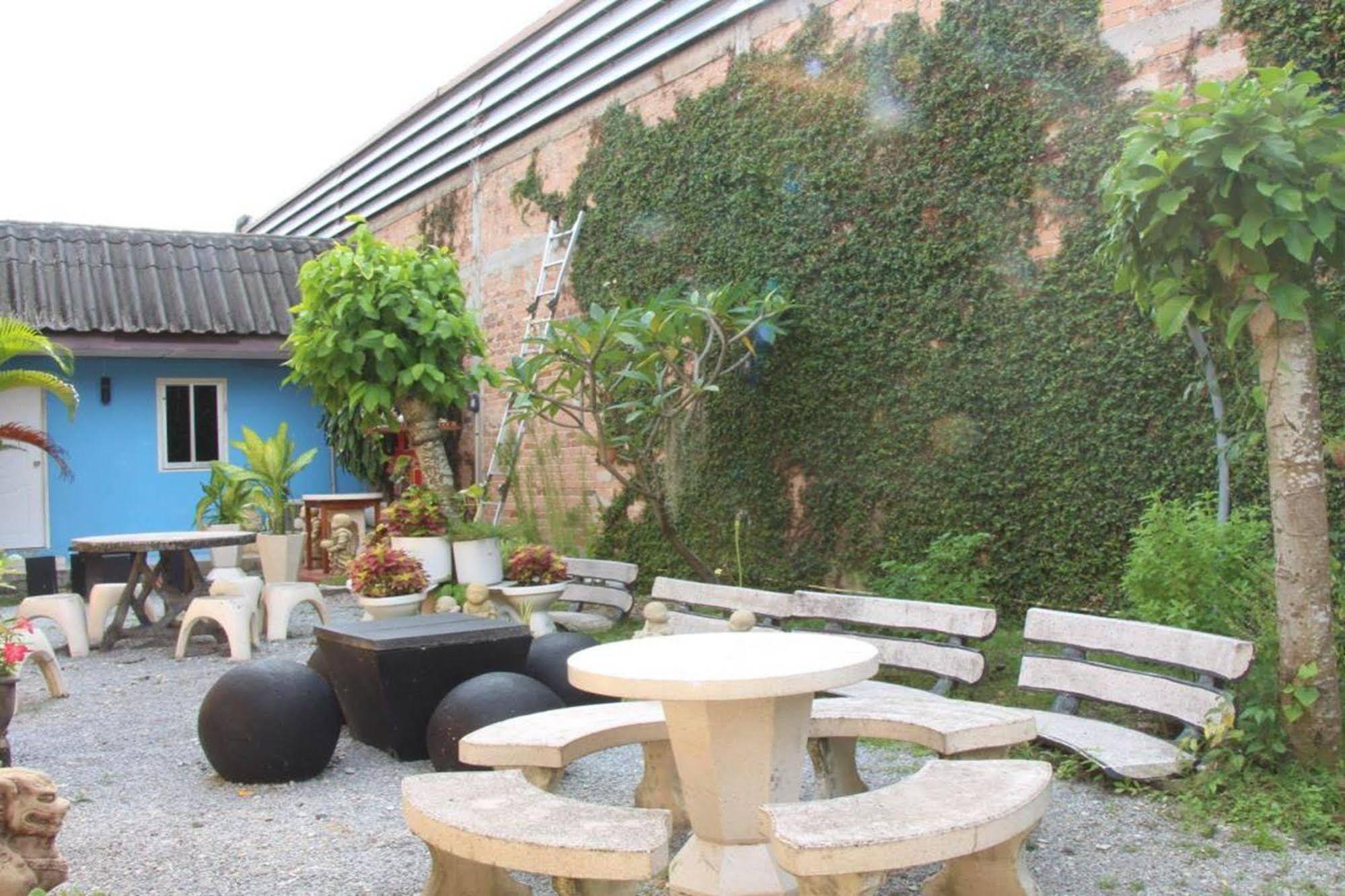 Oyo 1054 Phuket Backpacker Hostel מראה חיצוני תמונה
