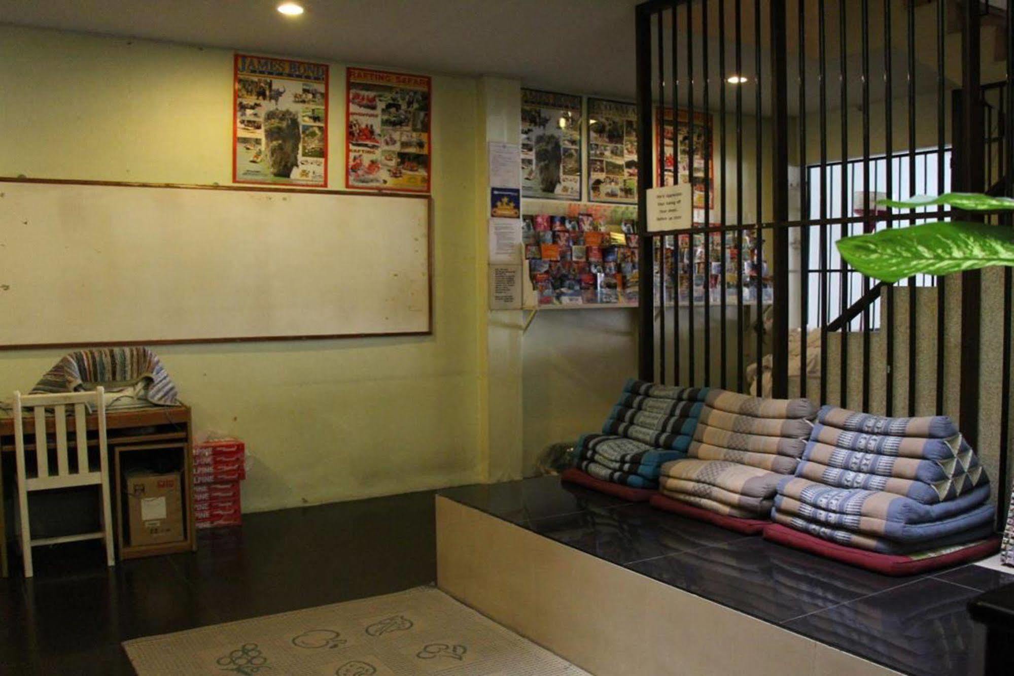 Oyo 1054 Phuket Backpacker Hostel מראה חיצוני תמונה